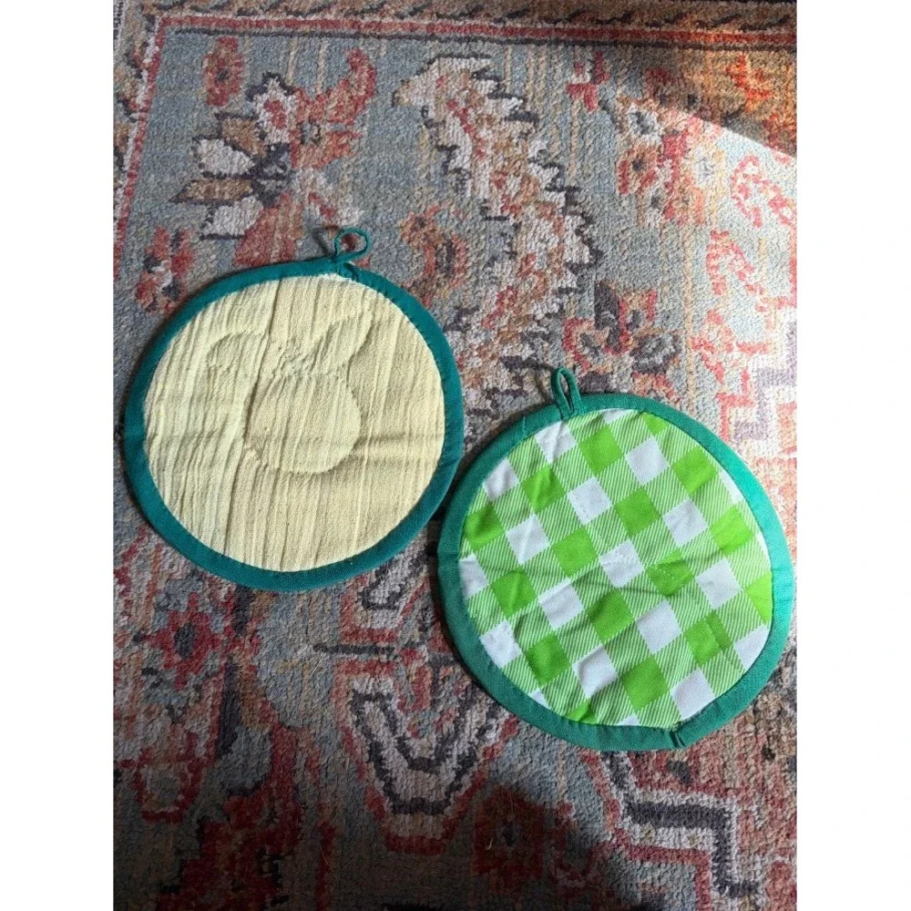 Handmade Quilted Pot Holders Set of 2 Red Apple Applique Round‎ Oven Mitts Teal